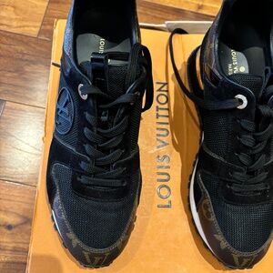 LOUIS VUITON LADIES RUNWAY SNEAKERS SIZE 36